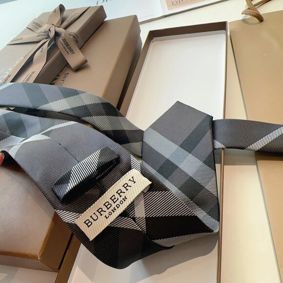 Burberry Men's Tie - Picture 4 of 4